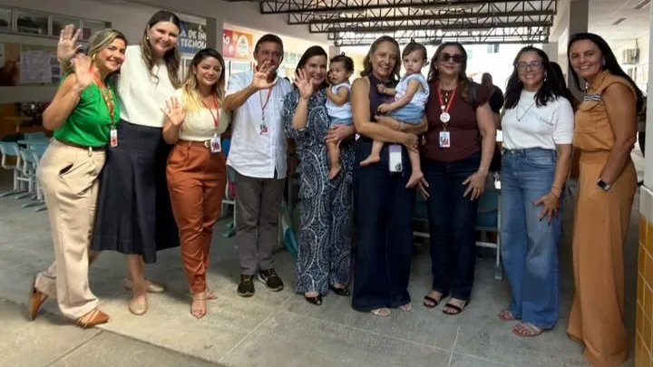 Participantes da ação posam para a foto